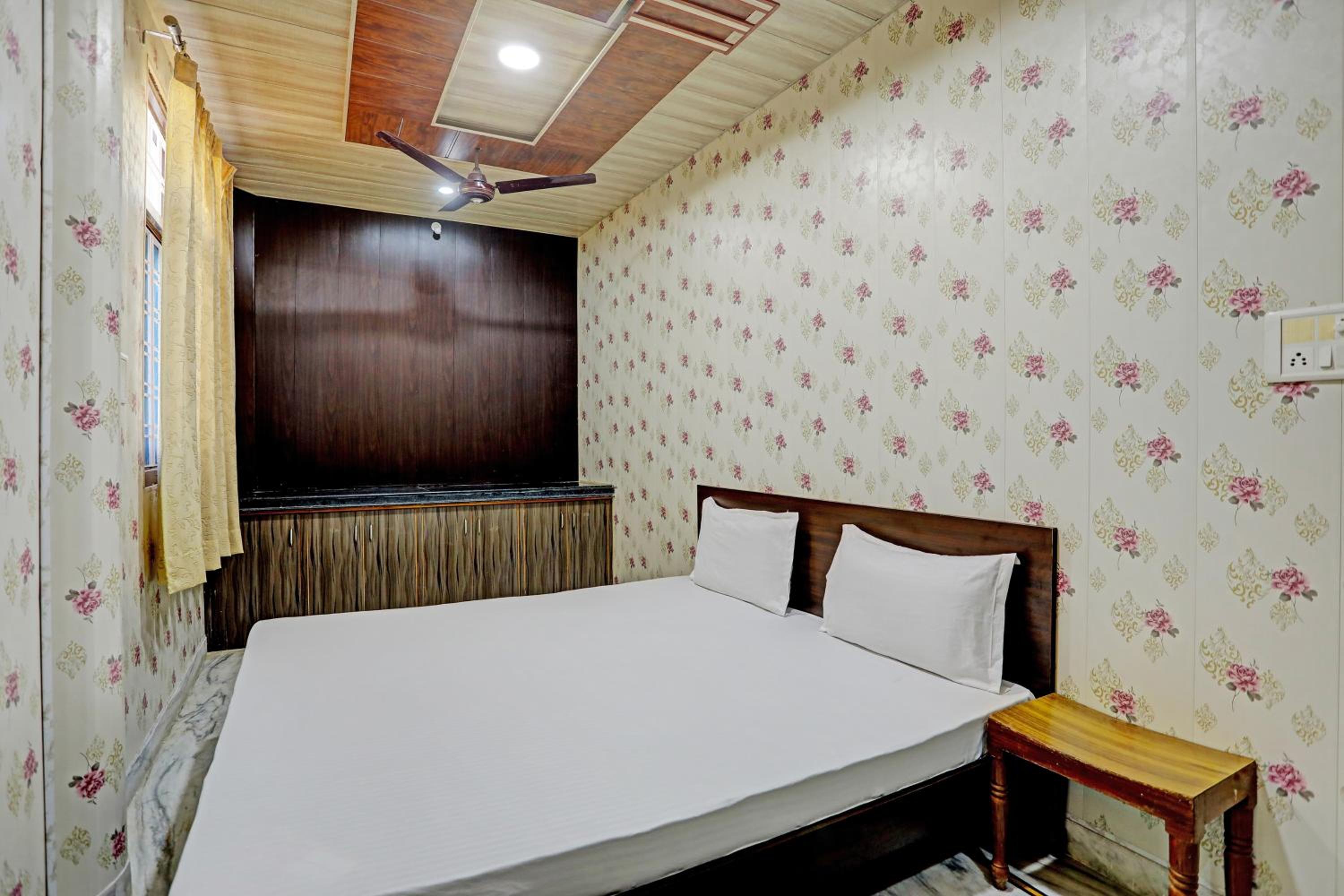 Hotel O The Gunjan Villa Palace view 4