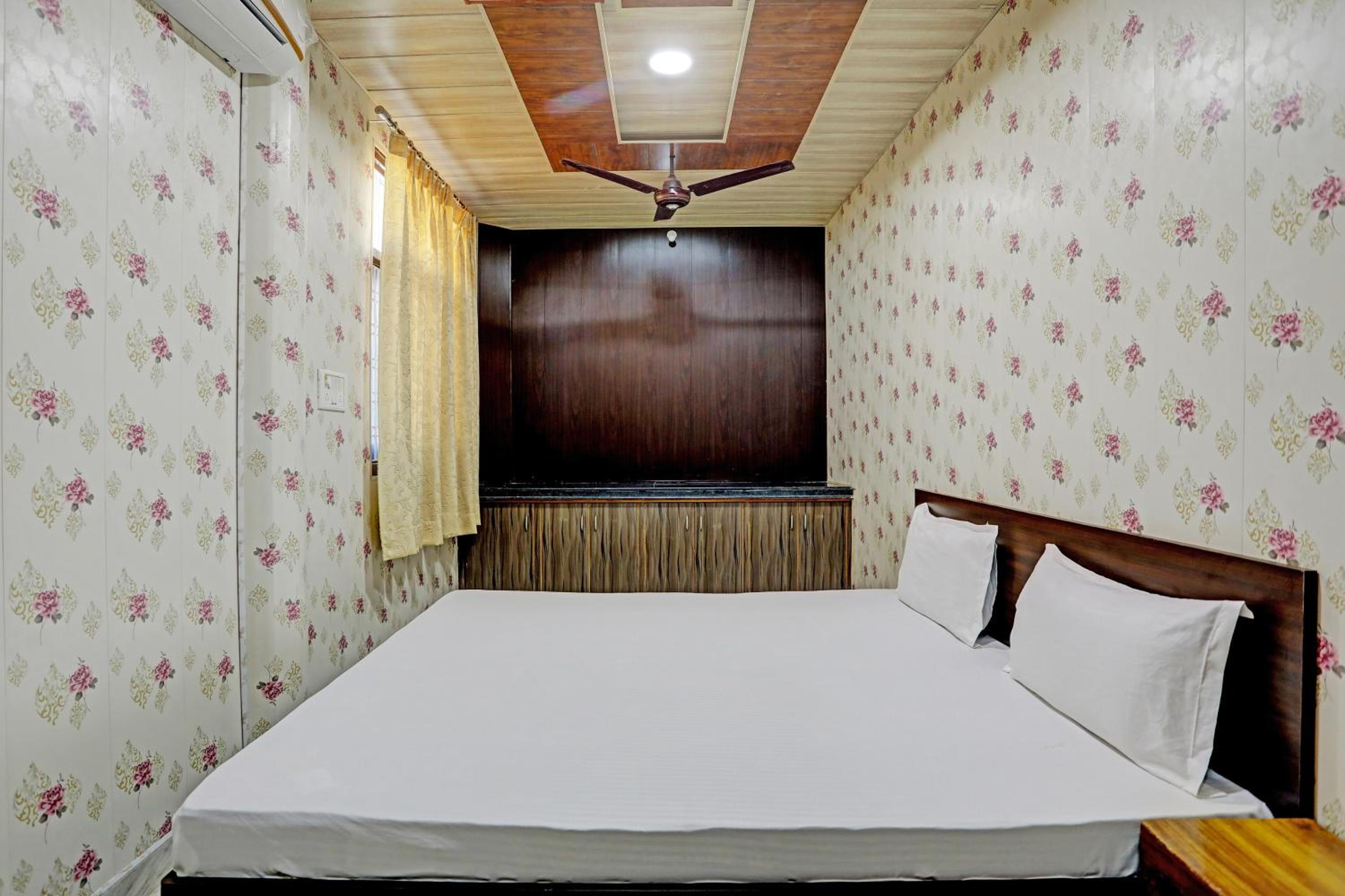 Hotel O The Gunjan Villa Palace view 5