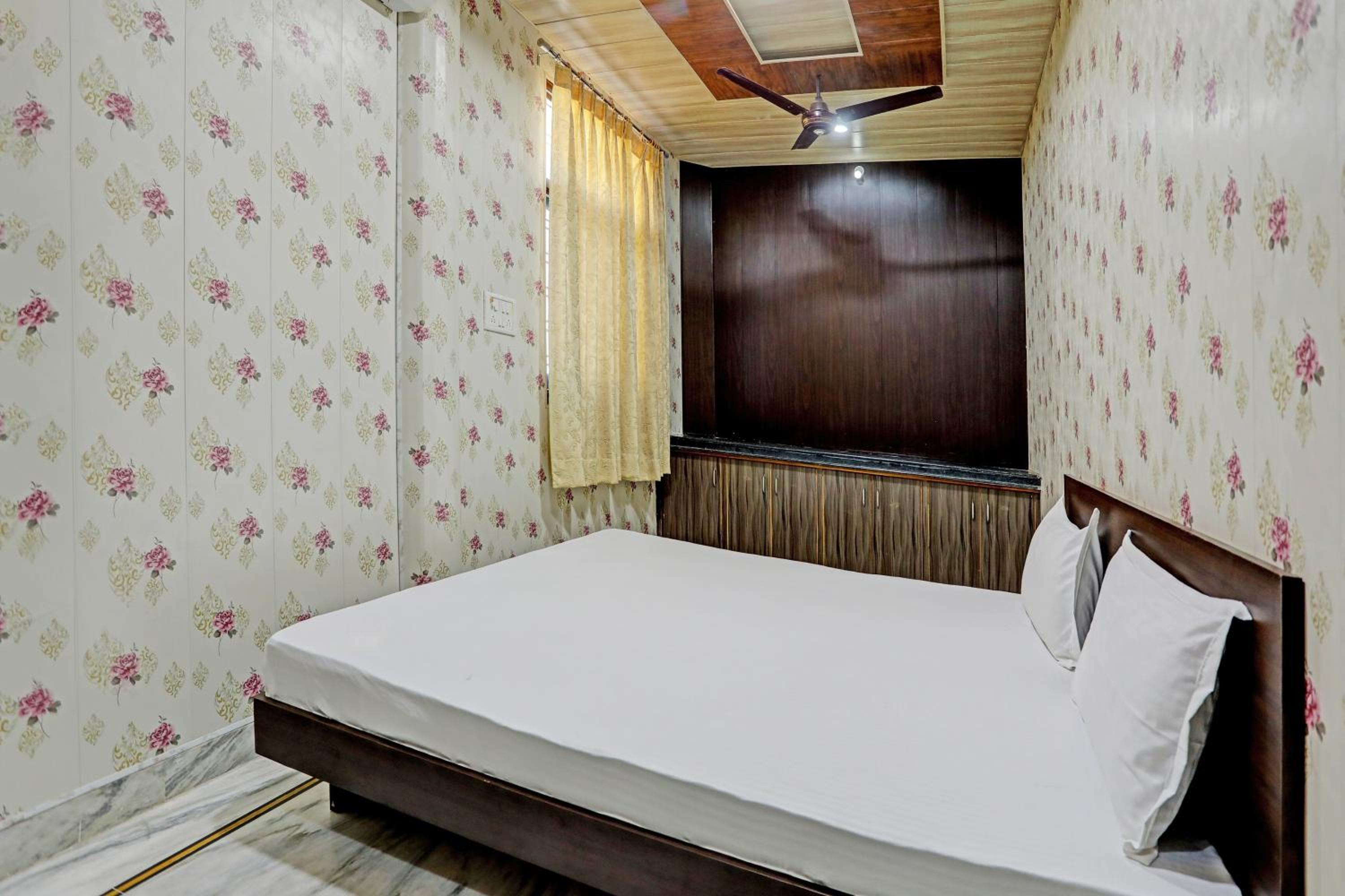 Hotel O The Gunjan Villa Palace view 2