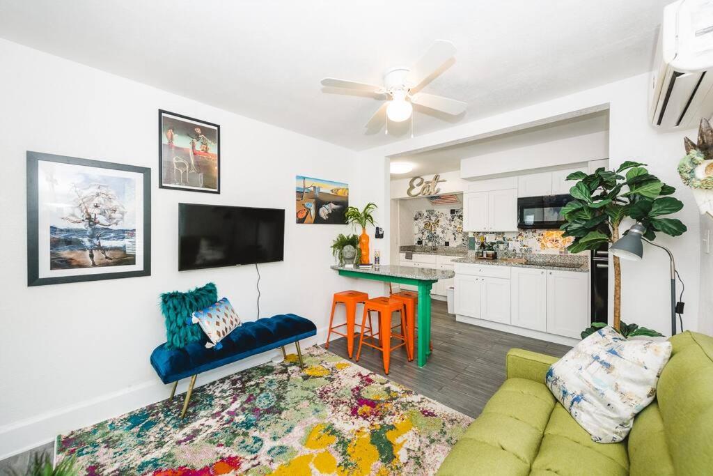 Hello Dali A fun and funky artisitc apartment
