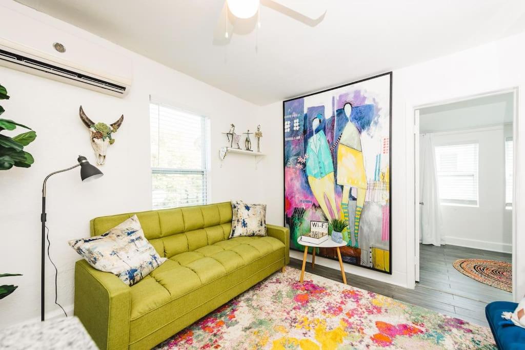 Hello Dali A fun and funky artisitc apartment