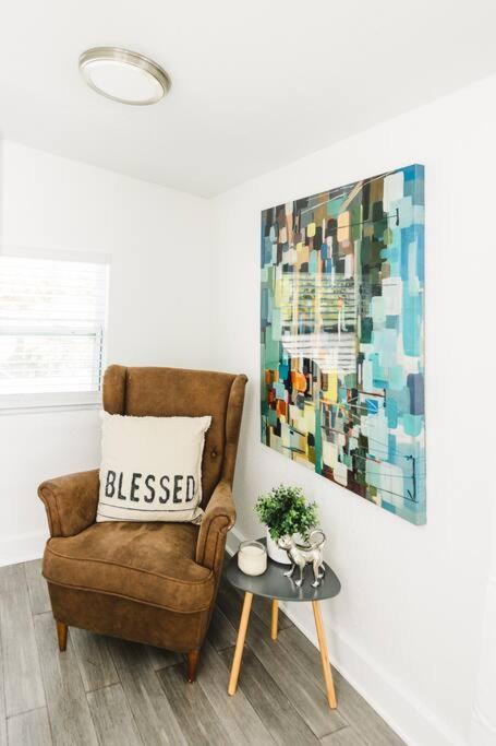 Hello Dali A fun and funky artisitc apartment