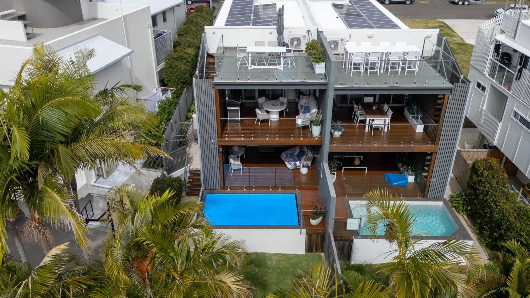 Seaside Luxury in Alexandra Headland