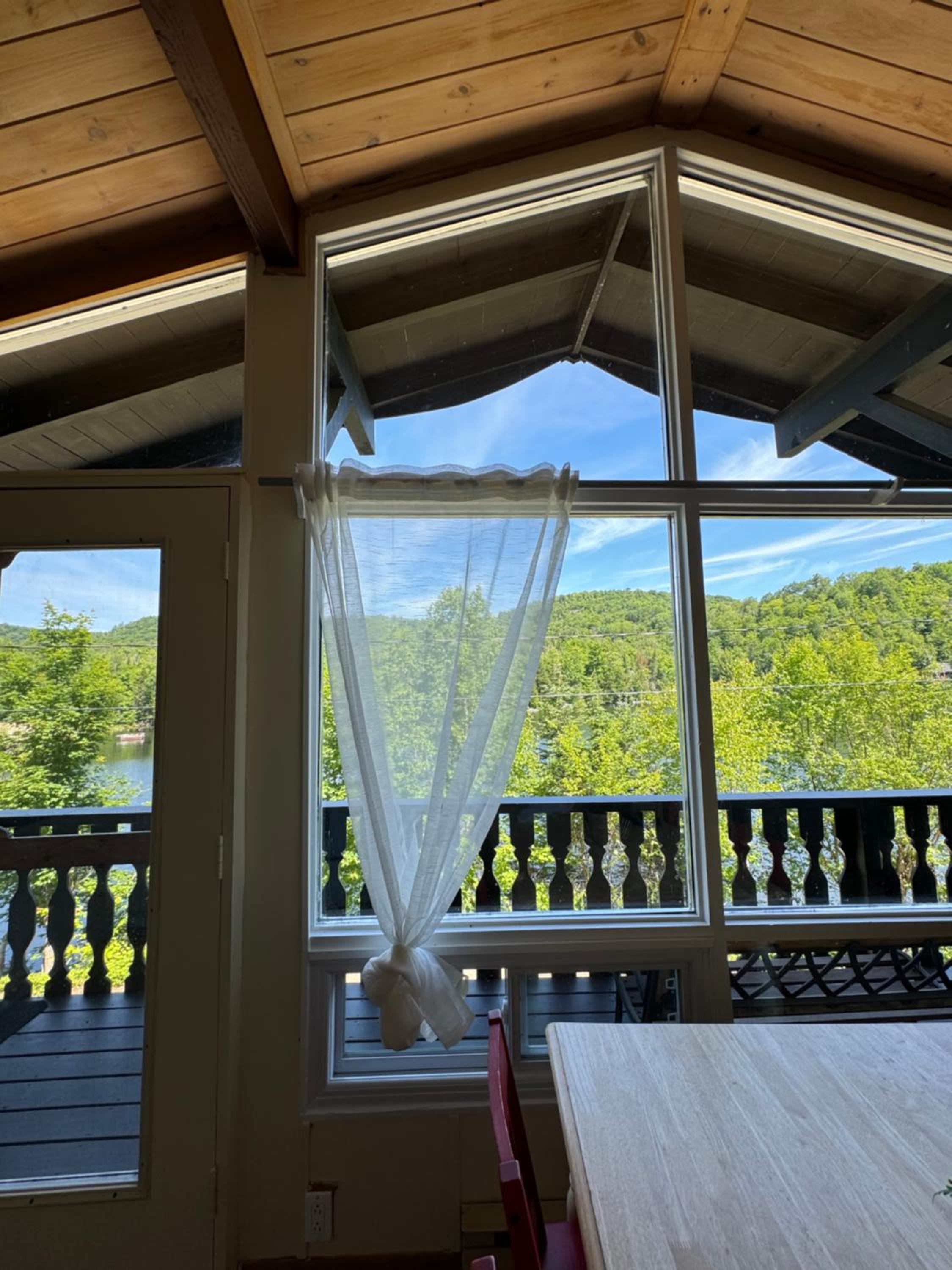 Chalet Alpin Suisse Au Bord Du Lac