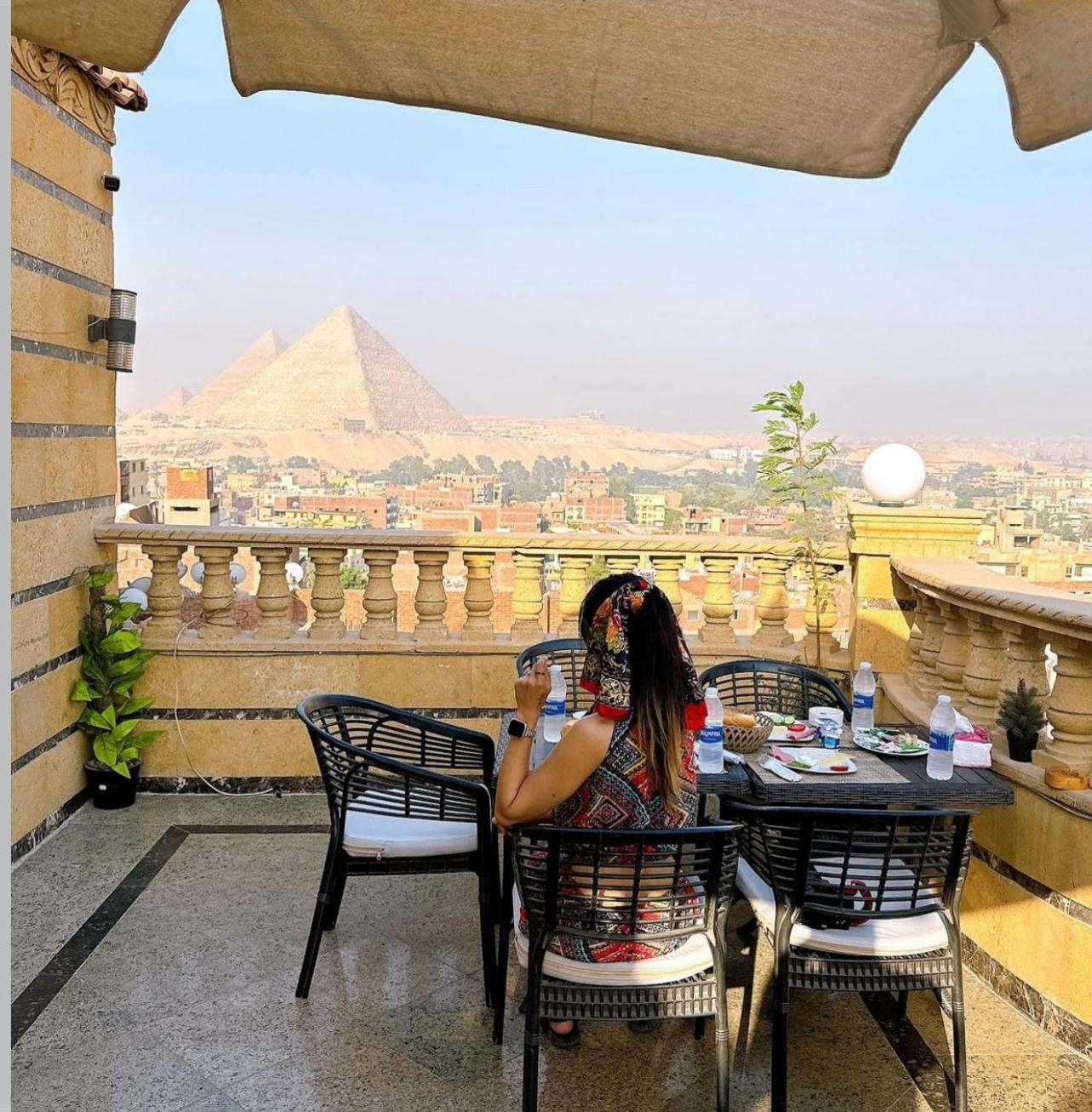 Crowne Pyramids View inn