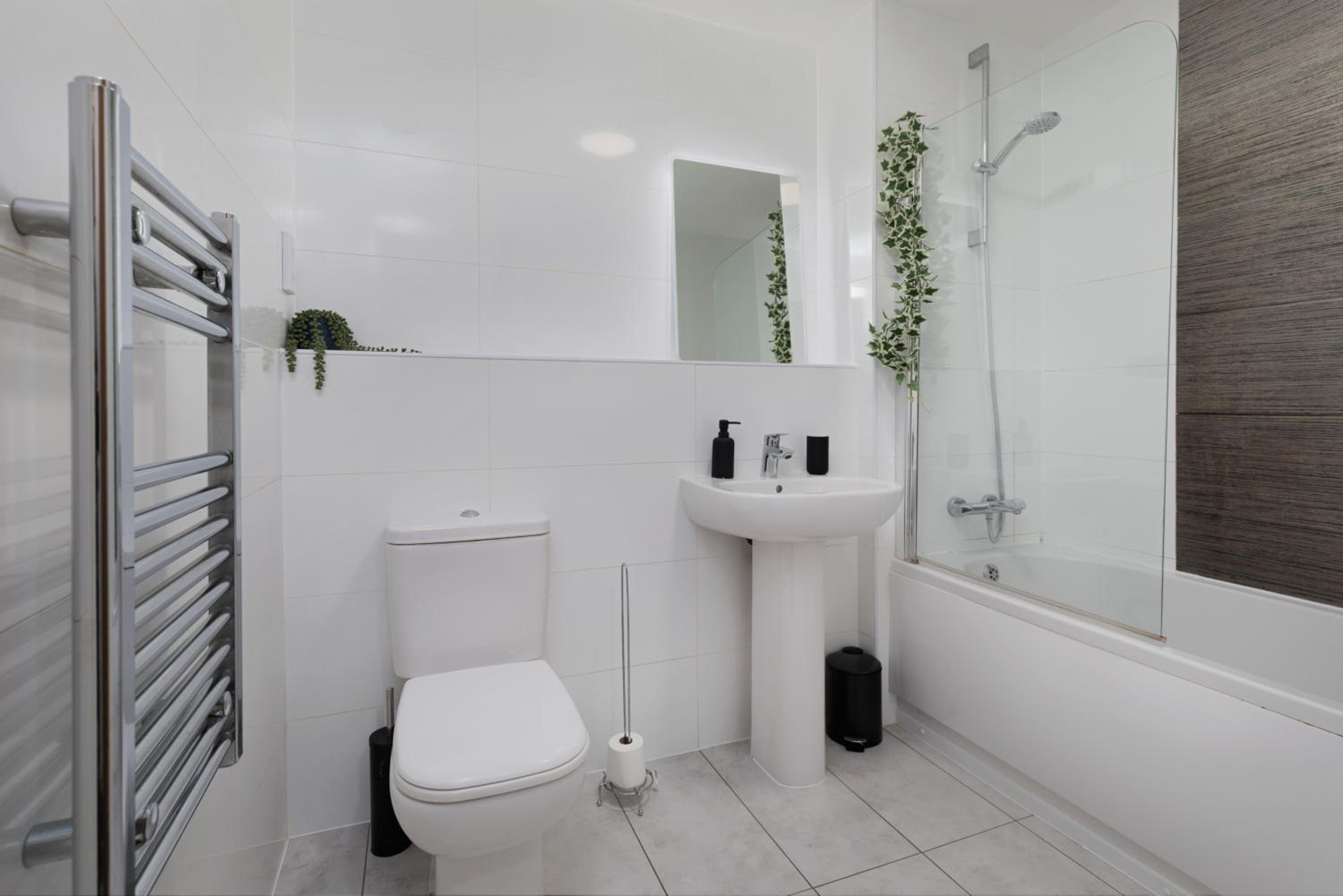 Heart of the city 1 bed flat Queenshouse view 2