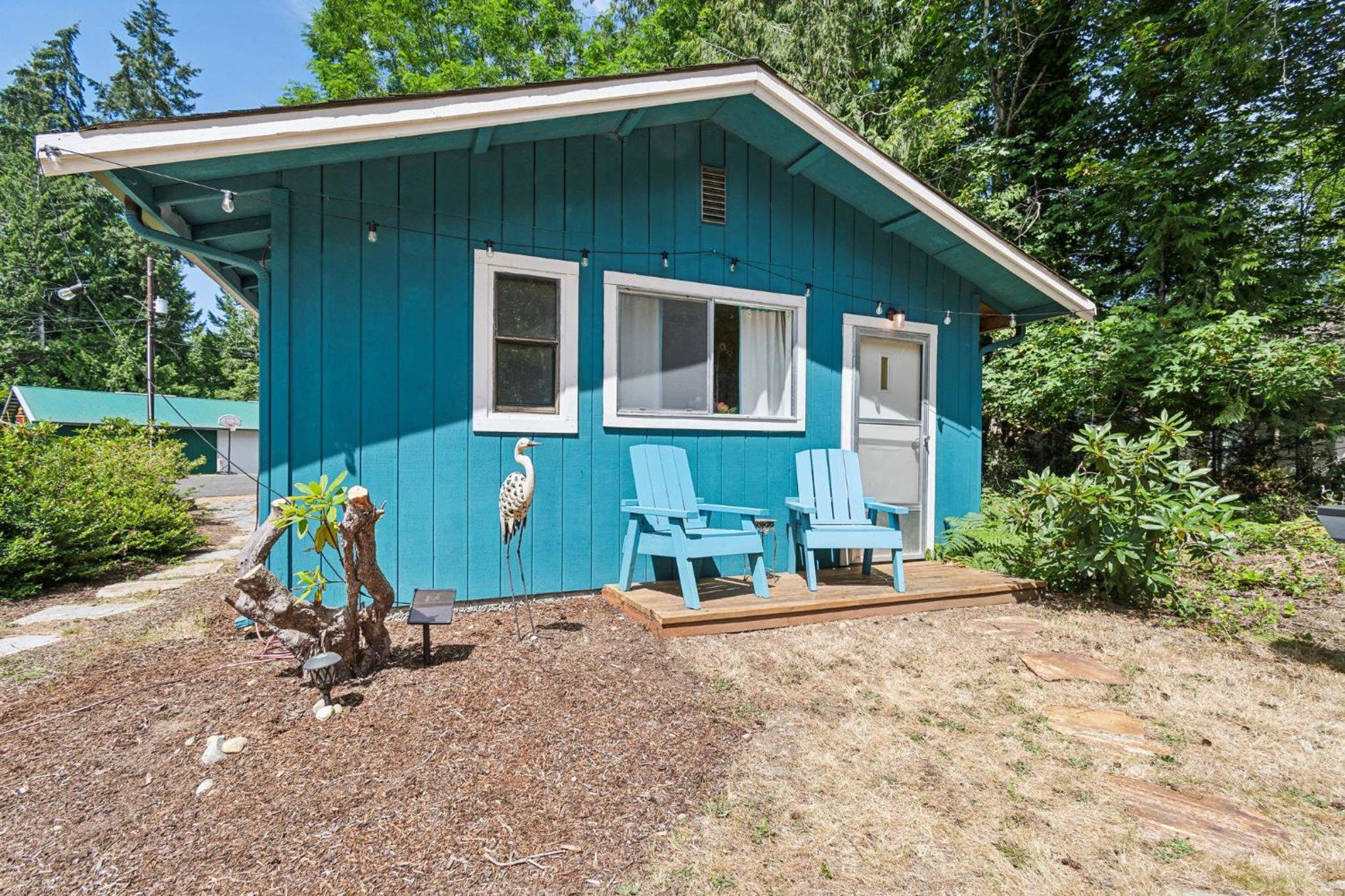 Guest Cottage with Lake Access Row Boat Kayaks view 3