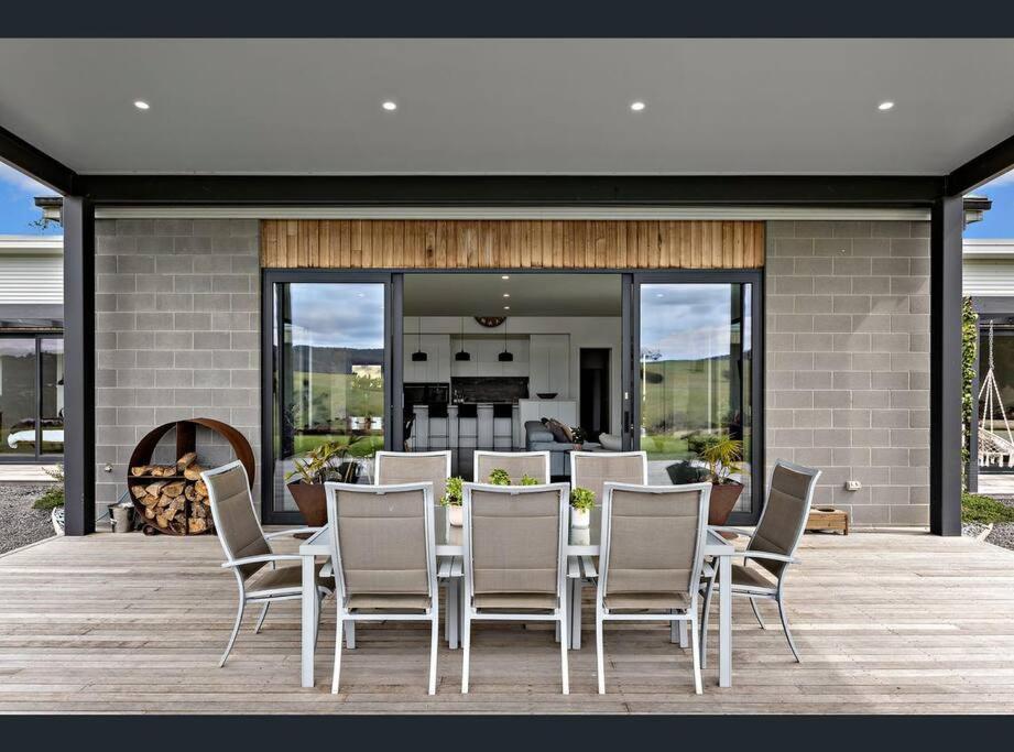 Luxury Modern Farm Stay with Country Living