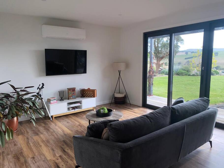 Luxury Modern Farm Stay with Country Living