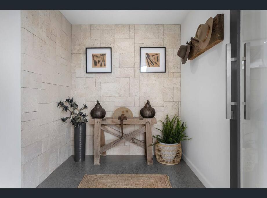 Luxury Modern Farm Stay with Country Living