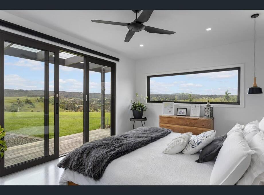 Luxury Modern Farm Stay with Country Living