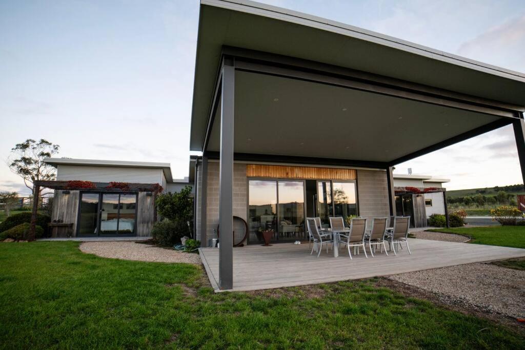 Luxury Modern Farm Stay with Country Living