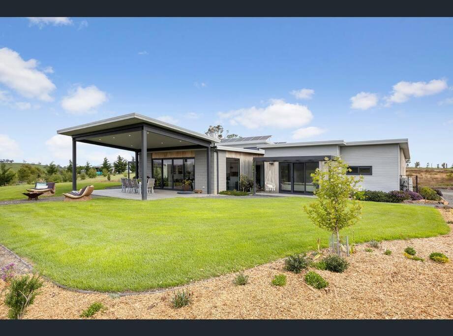 Luxury Modern Farm Stay with Country Living