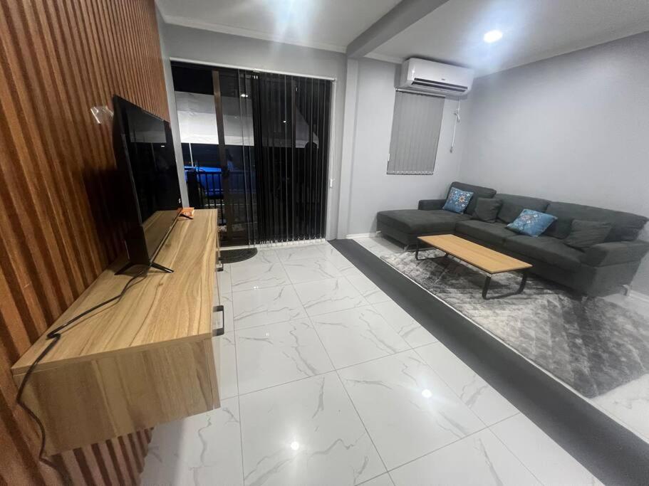 Modern 2 Bedroom Home - view 7