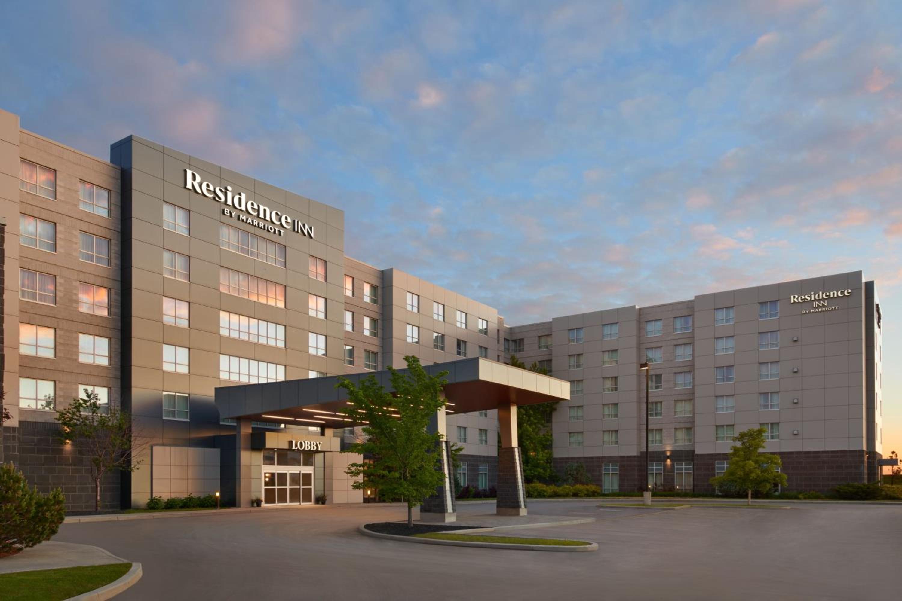 Hotel Residence Inn by Marriott Calgary Airport - Image 1