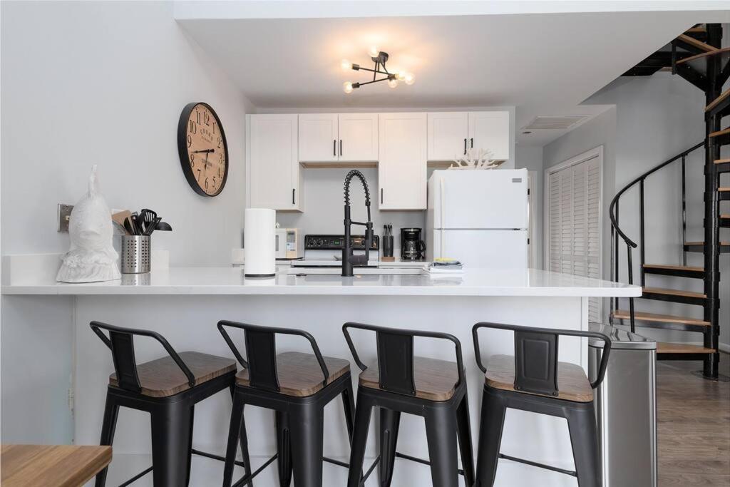 Hidden gem near the heart of Surf City, Spindrift! view 3