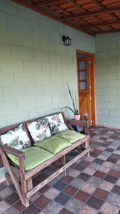 Casa de campo com vista para represa