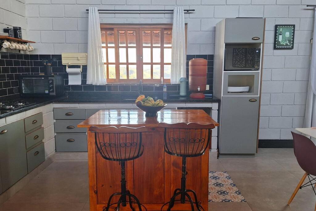 Casa de campo com vista para represa