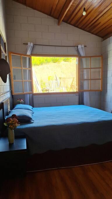 Casa de campo com vista para represa