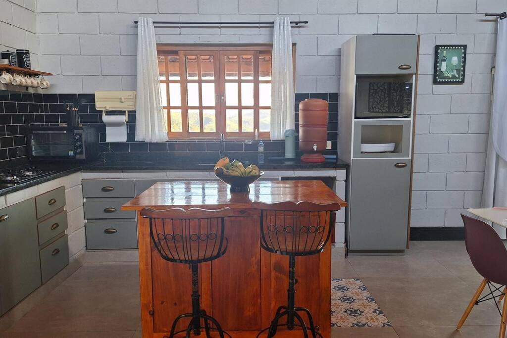 Casa de campo com vista para represa