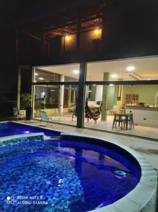 Casa de campo com vista para represa