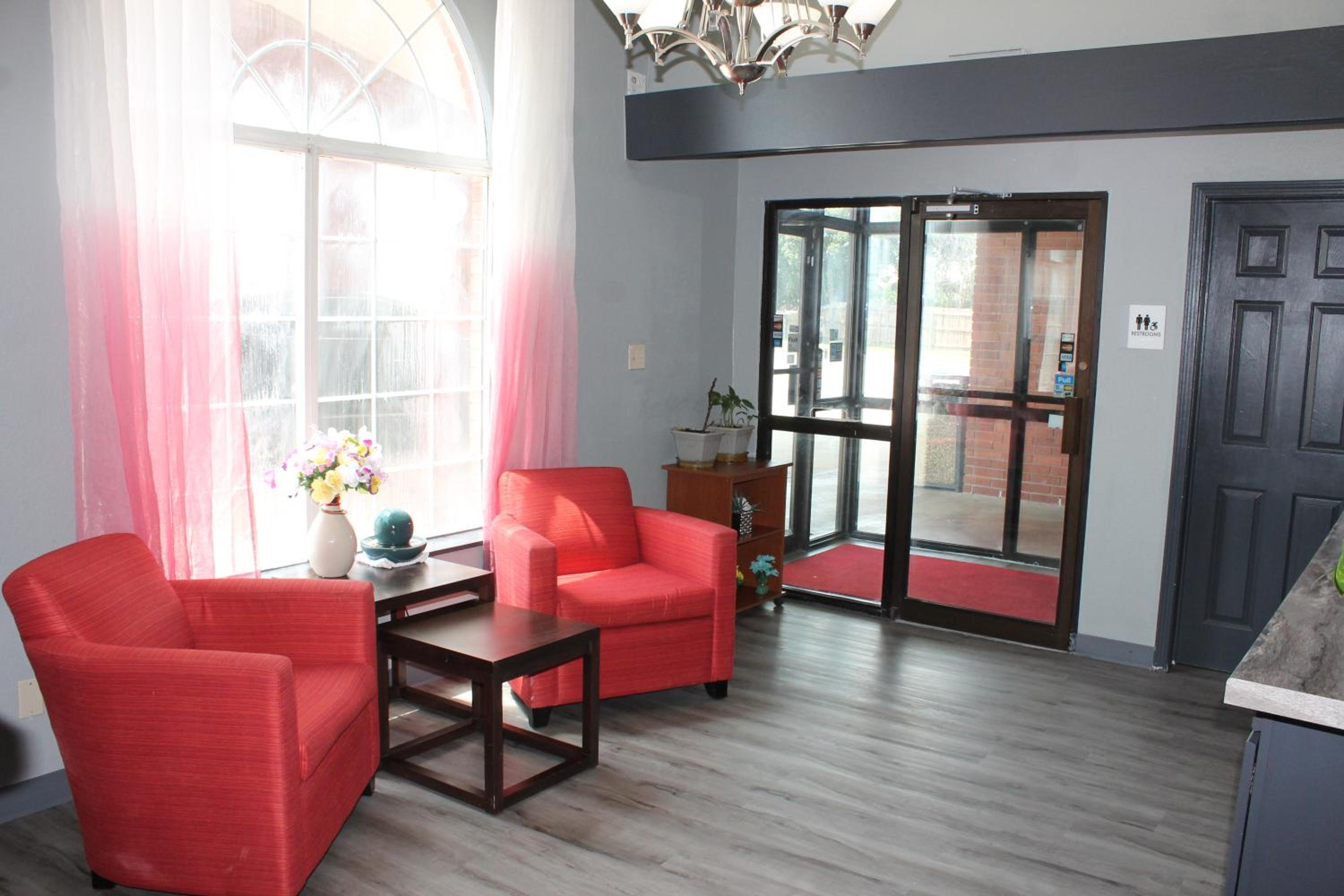 Blytheville Vacations - Econo lodge Kennett - Property Image 2