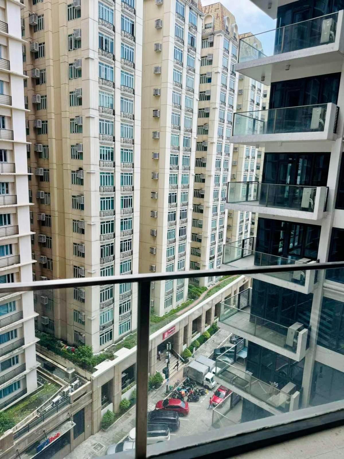 Blissful 3 BR Family unit in BGC The Florence view 3