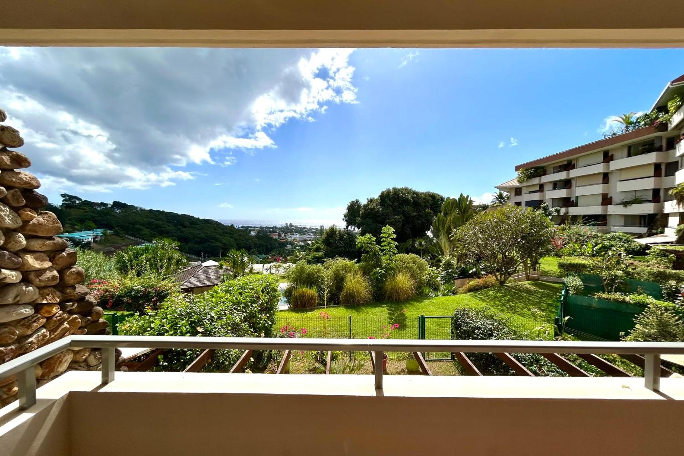 Tahiti Haven Lodge view 4