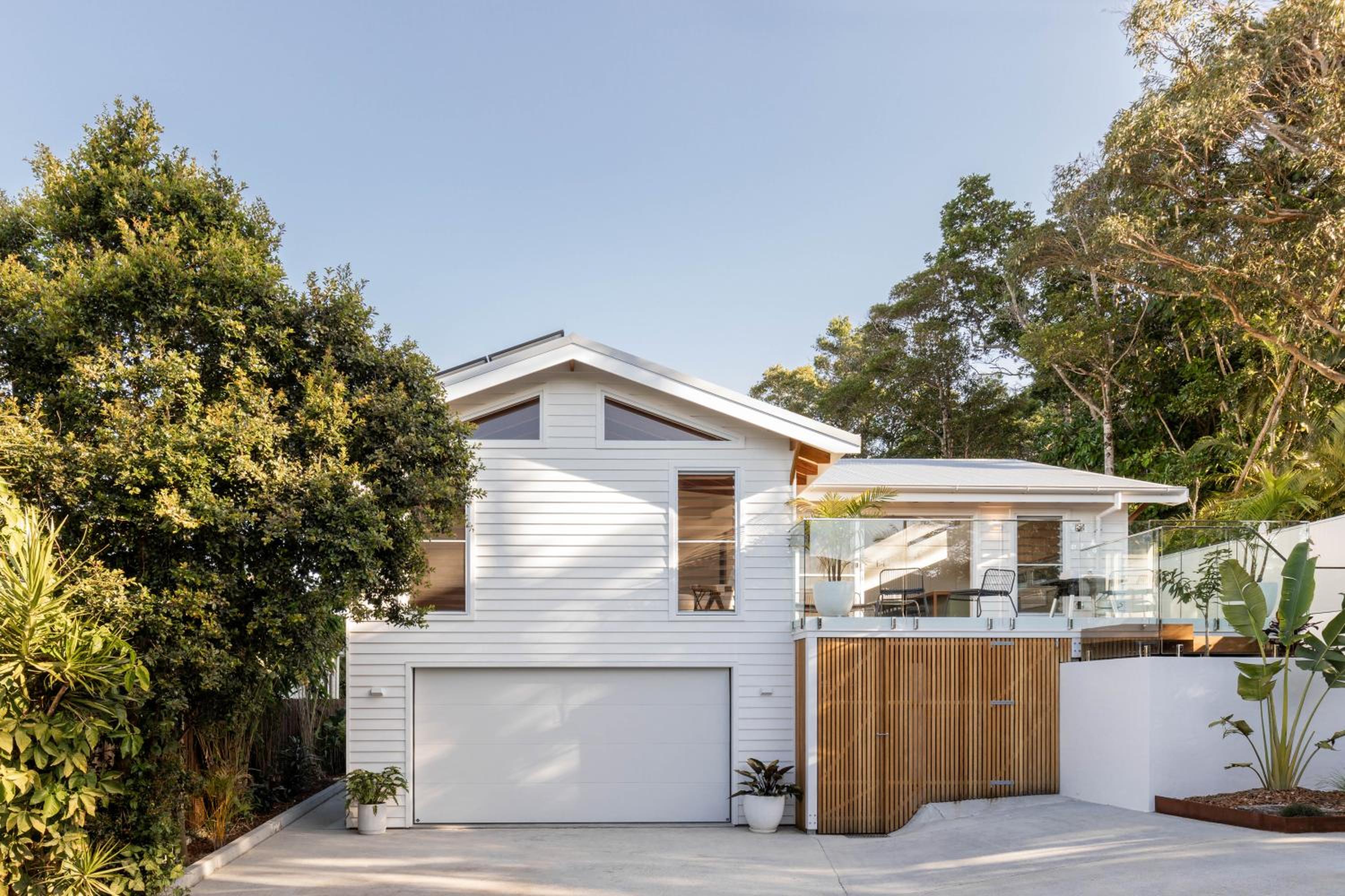 Blackbutt House - Luxe Retreat With Pool and Sauna
