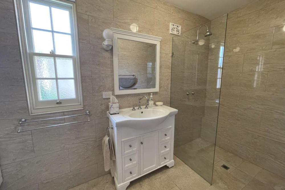 Halcyon 11 The Strand Port Elliot - WIFI - Pet Friendly - No Linen Included