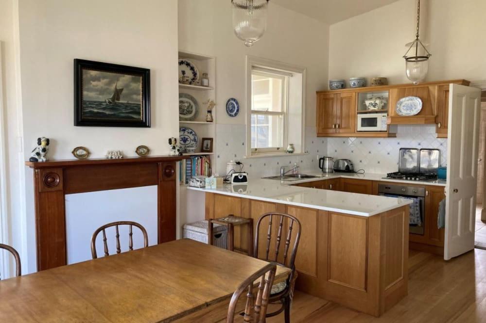Halcyon 11 The Strand Port Elliot - WIFI - Pet Friendly - No Linen Included