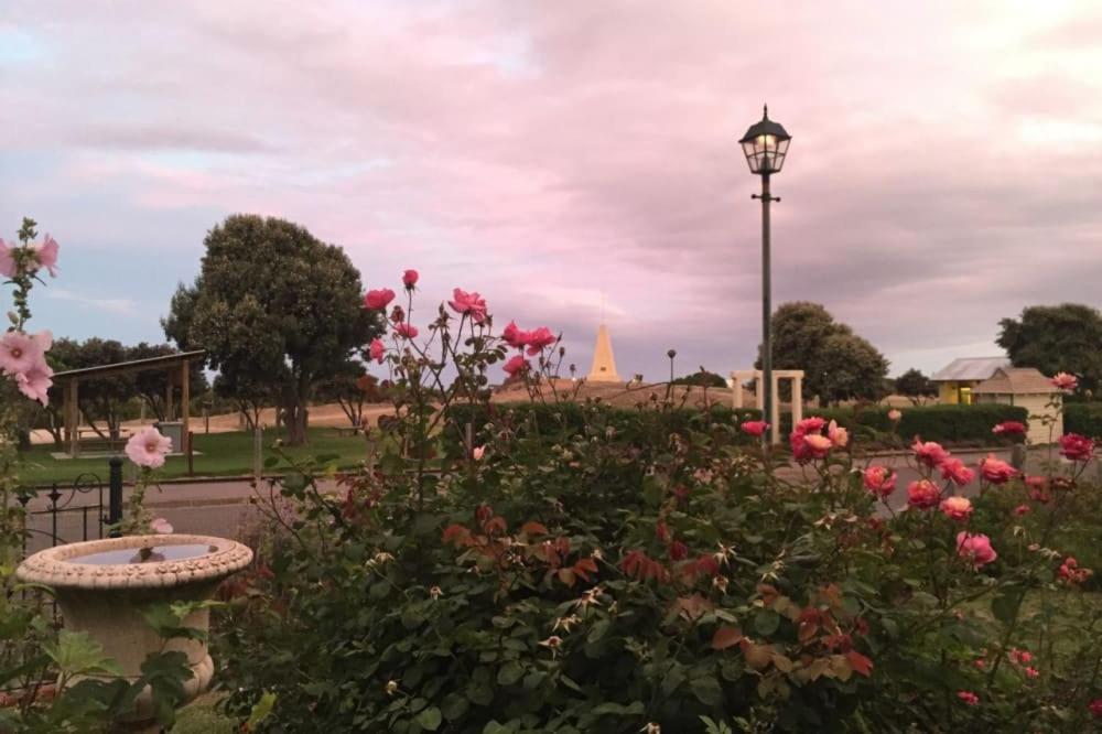 Halcyon 11 The Strand Port Elliot - WIFI - Pet Friendly - No Linen Included