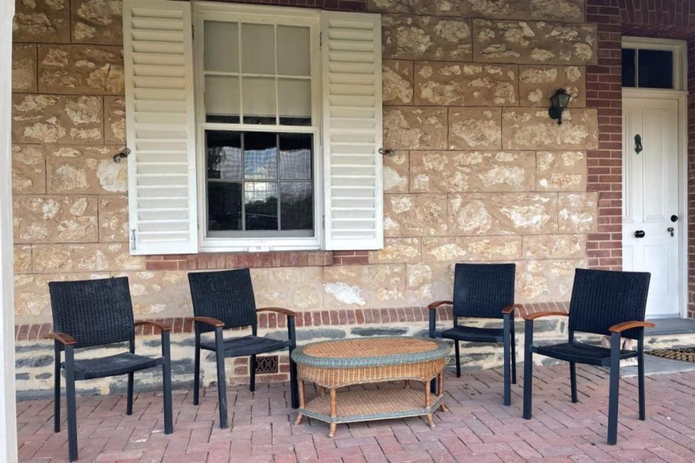 Halcyon 11 The Strand Port Elliot - WIFI - Pet Friendly - No Linen Included