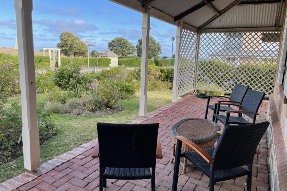 Halcyon 11 The Strand Port Elliot - WIFI - Pet Friendly - No Linen Included
