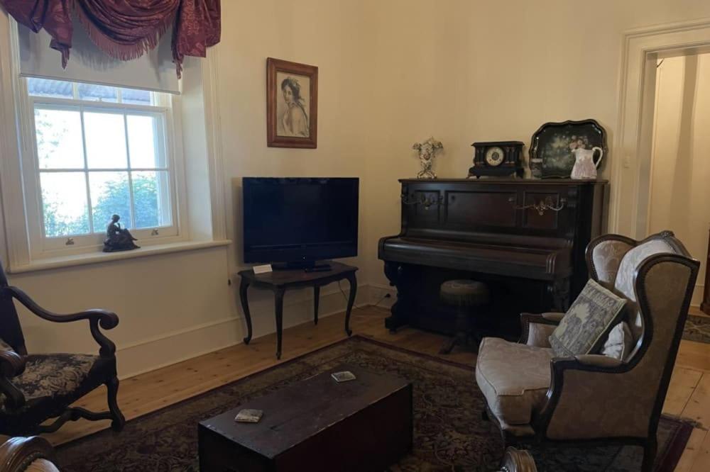 Halcyon 11 The Strand Port Elliot - WIFI - Pet Friendly - No Linen Included