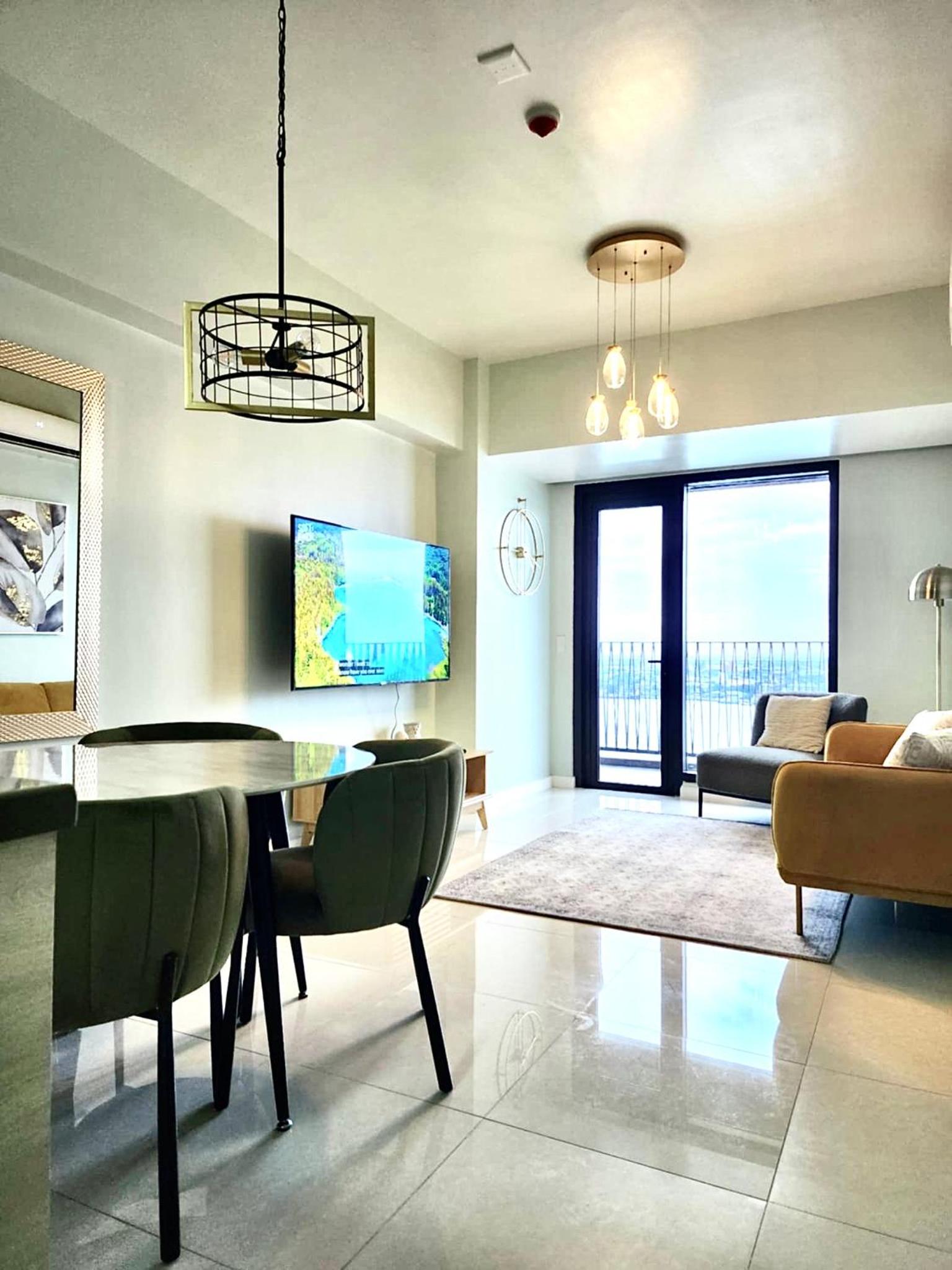 Luxury 2 bedroom 2 bath Apartment near Bai Hotel view 5