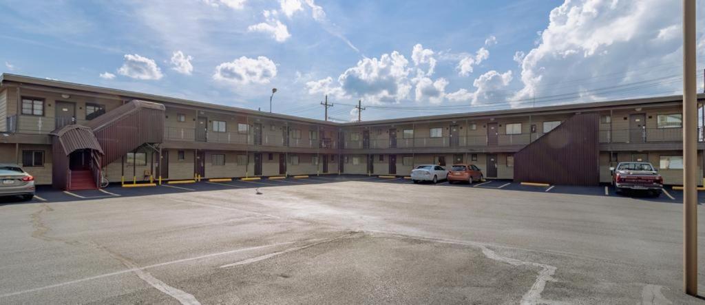 DuBois Manor Motel view 4