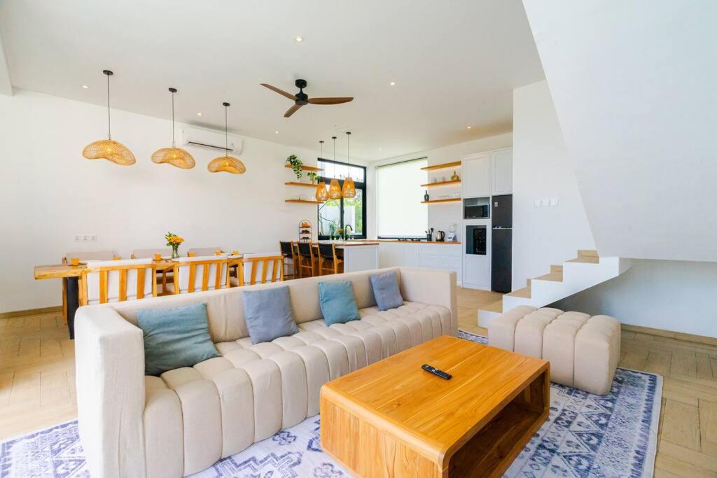 Gorgeous 3 beds in Canggu with ricefields view