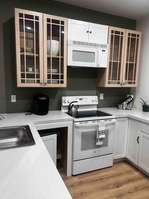 Renovated 3 bedroom for Professionals view 3