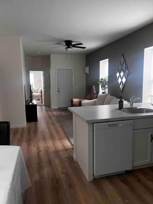 Renovated 3 bedroom for Professionals view 5