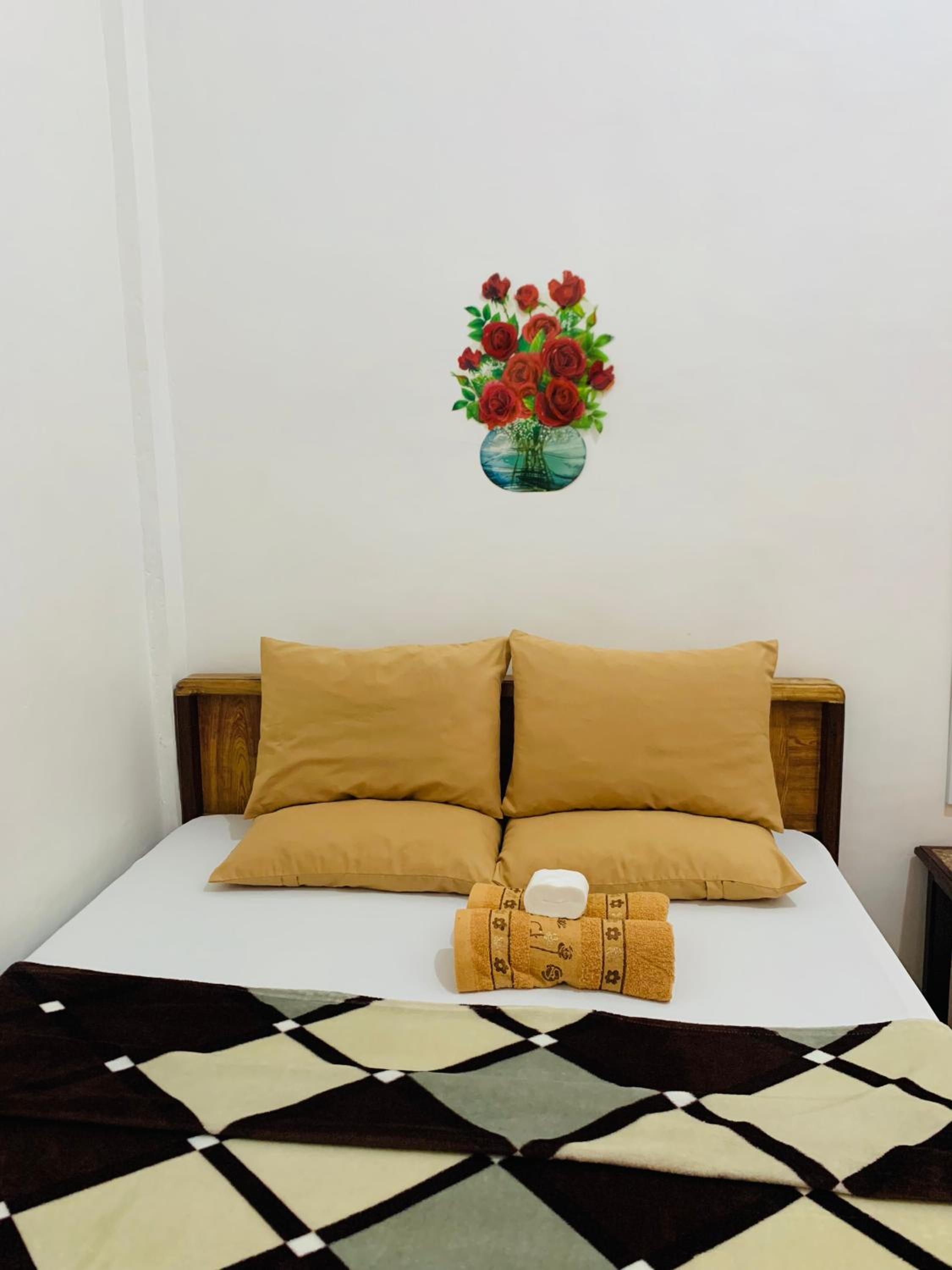 Queen's Room Rental 1 view 5