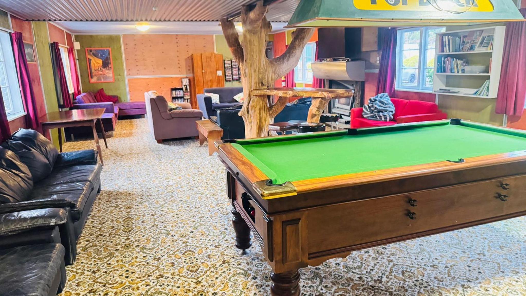 The Crossing Lodge & Backpackers