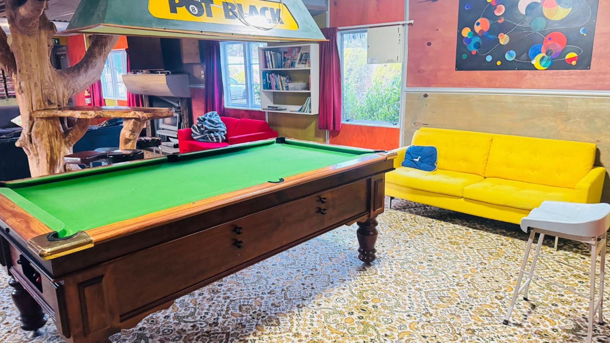 The Crossing Lodge & Backpackers