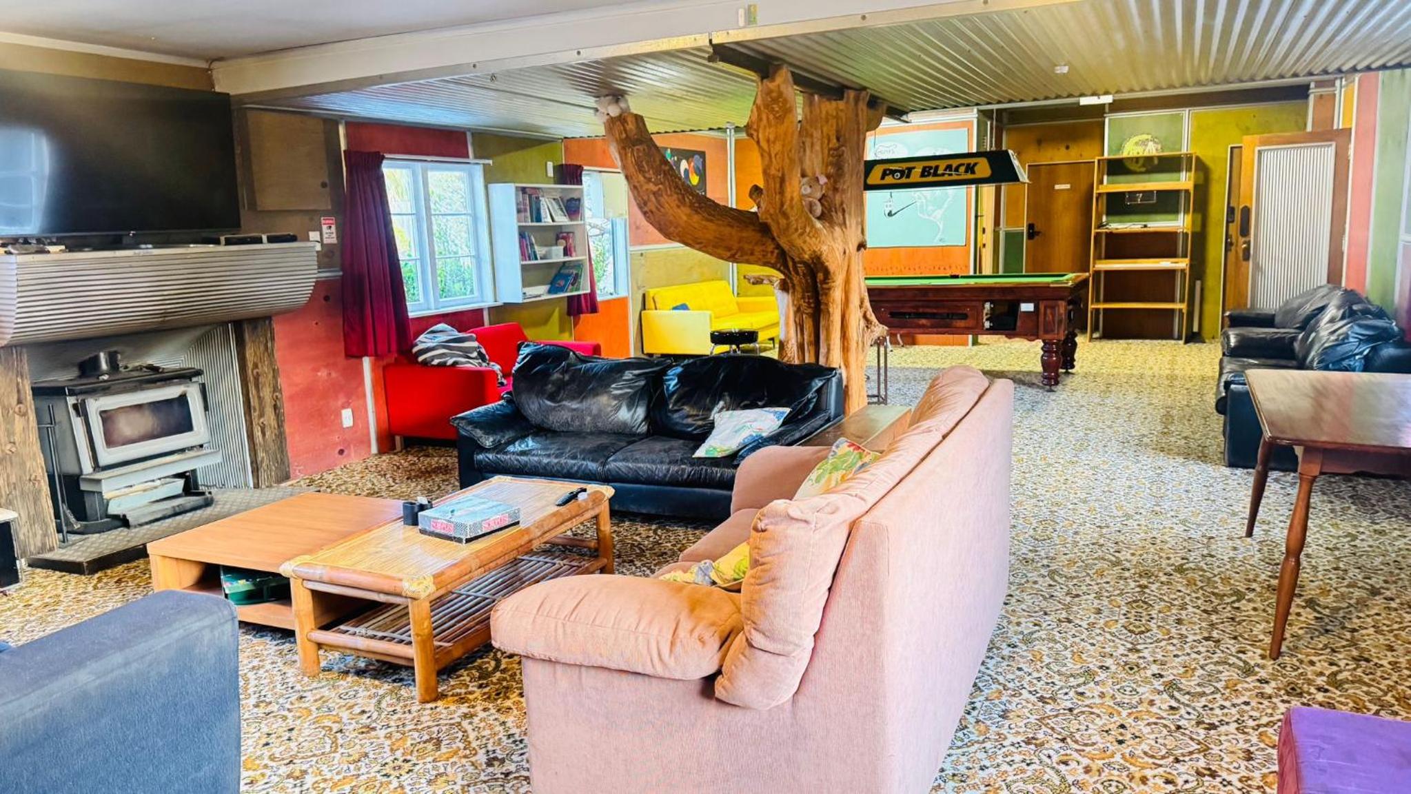 The Crossing Lodge & Backpackers