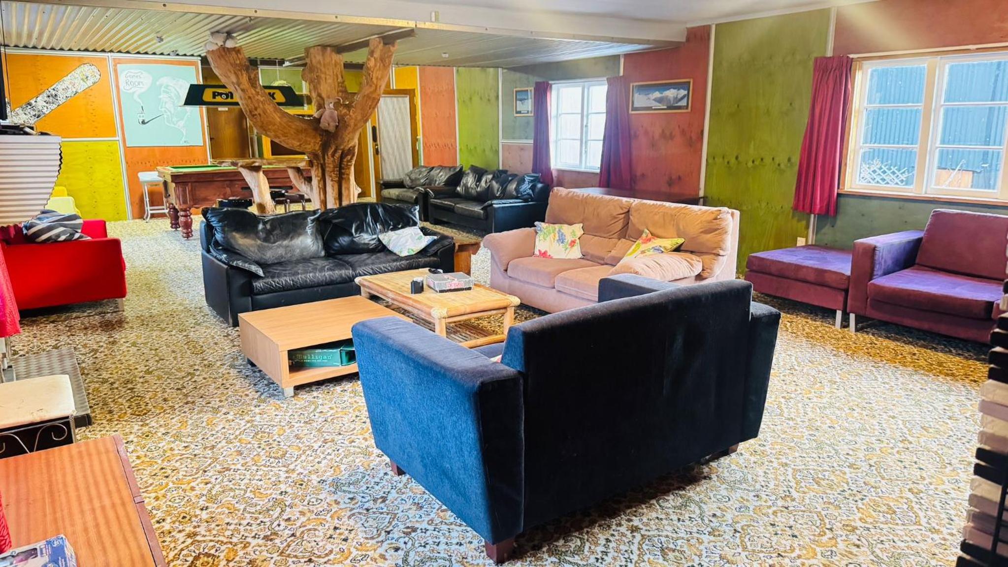 The Crossing Lodge & Backpackers