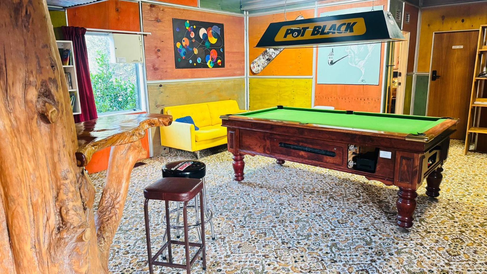 The Crossing Lodge & Backpackers