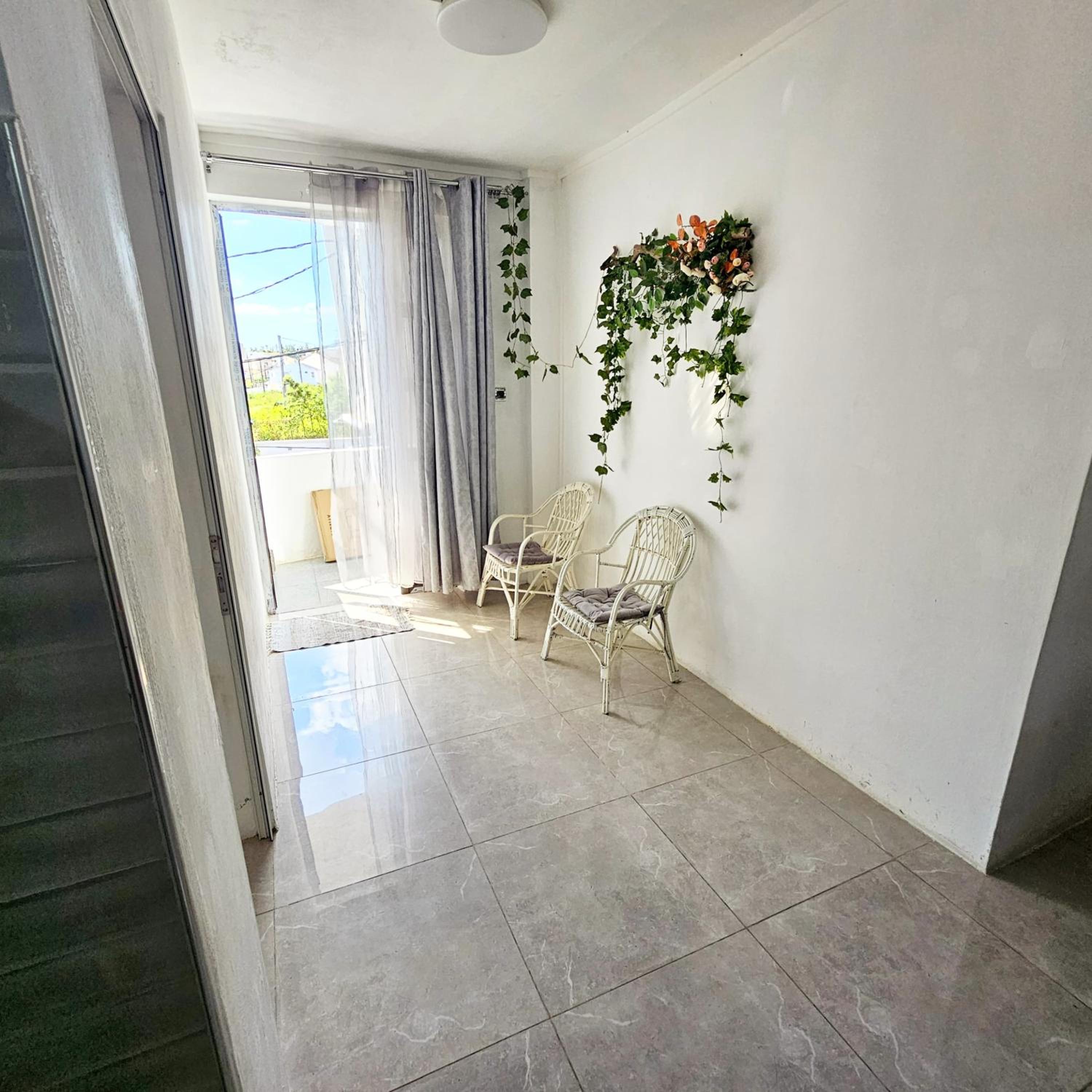 Enjoy a 1 min walk to the beach