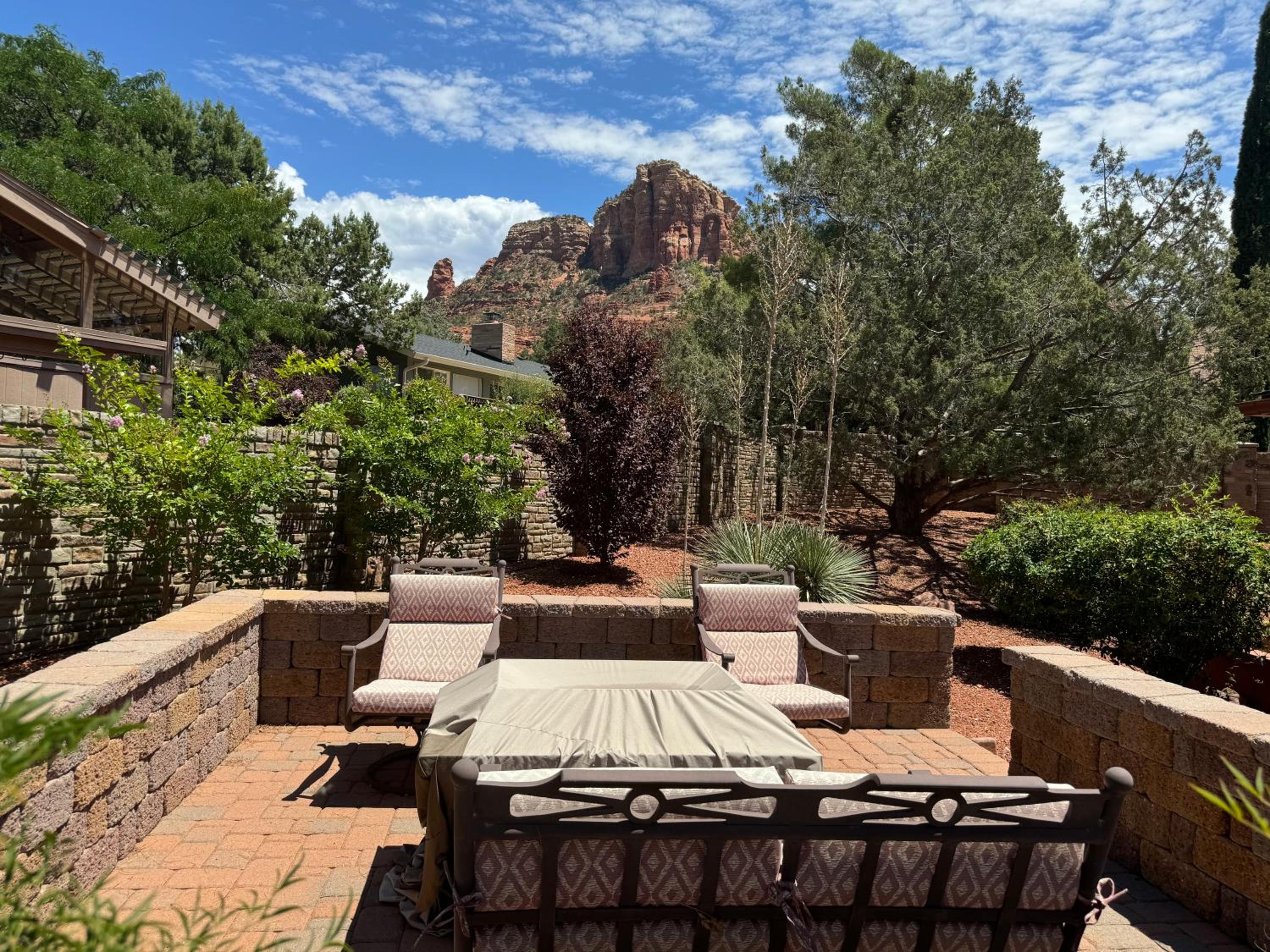 Spectacular House with 2 Master Suites in Sedona's High End Subdivision Living! view 3