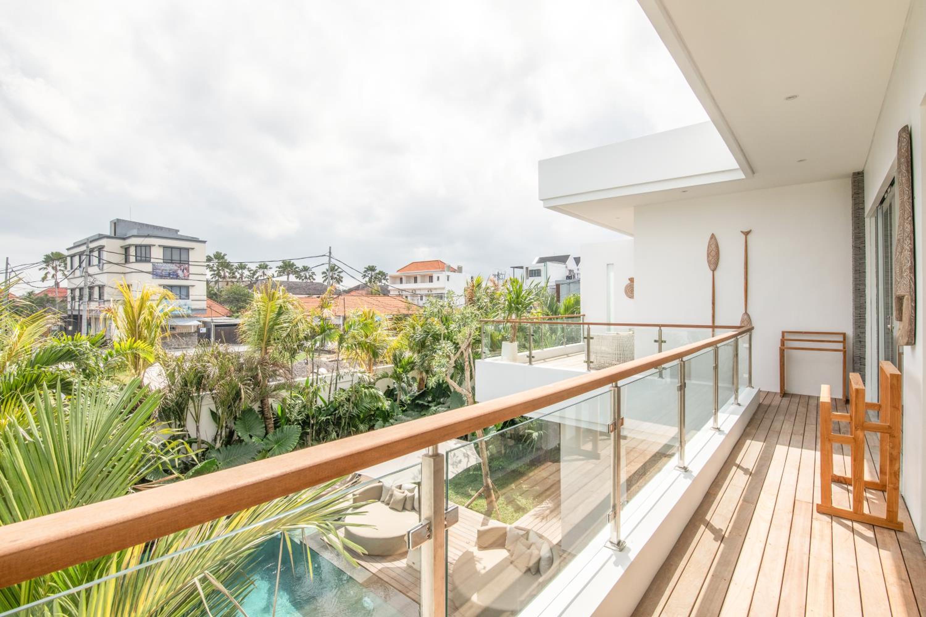 Coastal Elegance 4BR Villa, 400m to Finns