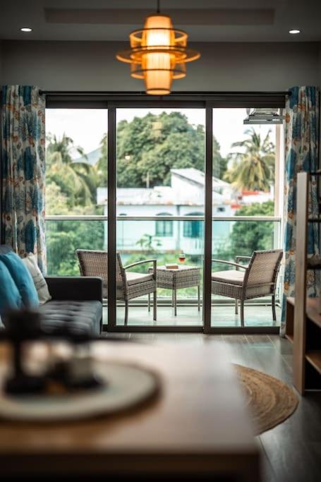Stylish Apt with Pool & Balcony, 4 Min to Beach - RC7 view 5